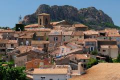 La difficulté à obtenir un prêt a accentué les négociations sur les prix immobilier à Roquebrune-sur-Argens. © Joerg - Adobe Stock