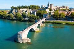 L'hypercentre historique d'Avignon demeure un secteur très recherché. © saiko3p - Shutterstock