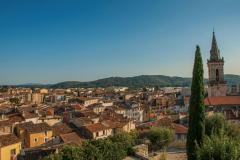 Les locataires recherchent principalement de grands appartements et des villas. © Celli07 – Getty Images