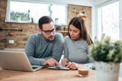 Taxe foncière : vous avez encore quelques jours pour opter pour un prélèvement mensuel. © nortonrsx - Getty Images