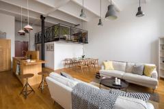 Aménagement d'une mezzanine avec literie dans un studio