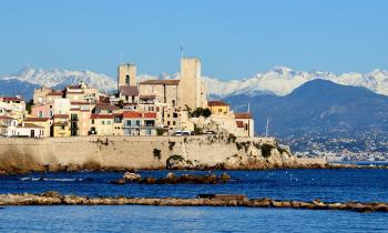 Antibes au bord de la Mer Méditerranée