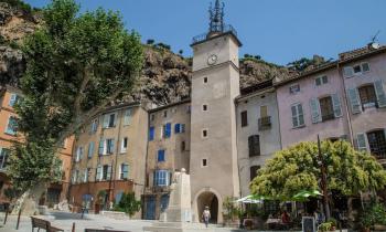 Salernes abrite 68 % de maisons. © st1909