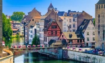  La réhabilitation des bâtiments permet de créer de nouveaux appartements à Strasbourg. © JethroT - Adobe Stock