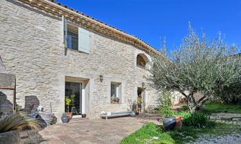 Maison traditionnelle à Poulx vue extérieure