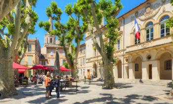 place-eglise-saint-remy-de-provence-logicimmo