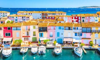 vue-maisons-colorees-port-grimaud-logicimmo