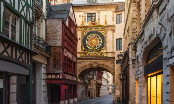 Le Gros-Horloge fait partie des monuments emblématiques de Rouen. © samael334 - Getty images