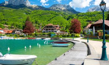 Le lac d’Annecy est l’un des plus beaux de France. © Milena Pigdanowicz-Fidera - Getty Images