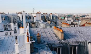 Comme dans le reste de la France, le marché immobilier parisien a subi de plein fouet la hausse des taux. © lechatnoir - Getty Images