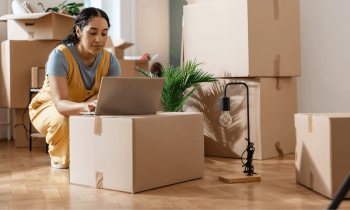 Plusieurs leviers vous permettent de réaliser des économies lors de votre déménagement par des professionnels. © Maca and Naca - Getty images