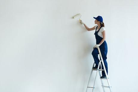 Peindre son logement peut être une solution si celui-ci est impossible à nettoyer.