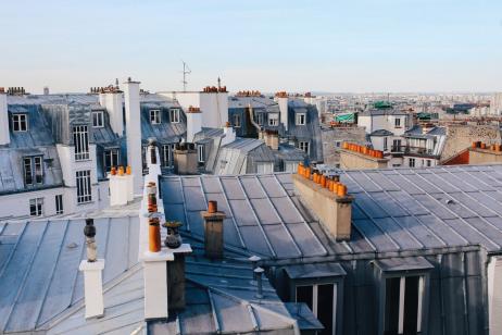 Comme dans le reste de la France, le marché immobilier parisien a subi de plein fouet la hausse des taux. © lechatnoir - Getty Images