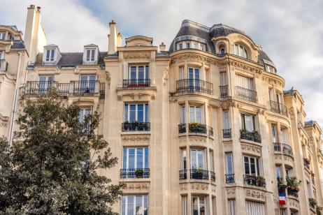 Le volume d’annonces disponibles pour la location demeure inférieure de 25 % à celle observée avant la crise sanitaire. © Nikada - Getty images
