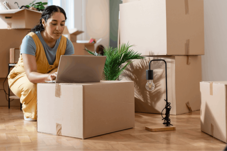 Plusieurs leviers vous permettent de réaliser des économies lors de votre déménagement par des professionnels. © Maca and Naca - Getty images