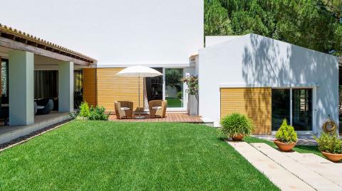 Maison avec terrasse et joli jardin