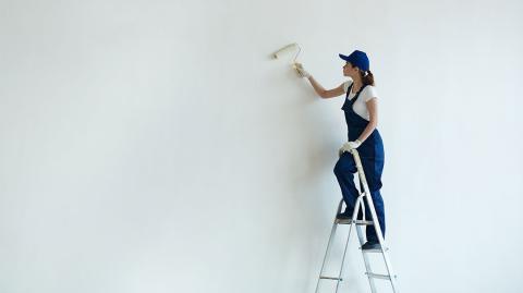 Peindre son logement peut être une solution si celui-ci est impossible à nettoyer.