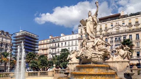 Les vendeurs font un retour progressif sur le marché immobilier de Toulon. © Telly - Adobe Stock