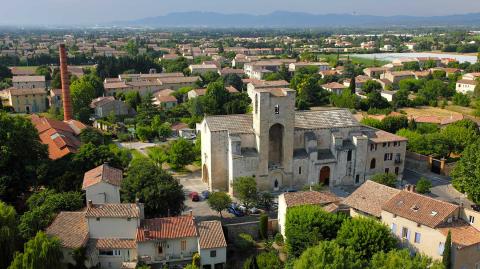 vue-aerienne-pernes-les-fontaines-logicimmo