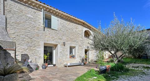 Maison traditionnelle à Poulx vue extérieure