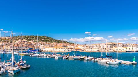 Entre mer et étang, Sète a la particularité d’être une presqu’île. © Gerold Grotelueschen - Getty Images