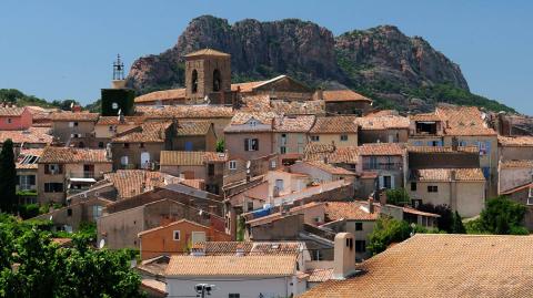 La difficulté à obtenir un prêt a accentué les négociations sur les prix immobilier à Roquebrune-sur-Argens. © Joerg - Adobe Stock