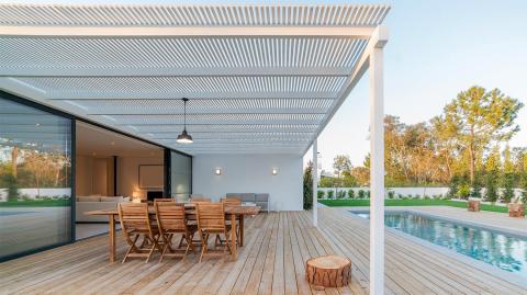 terrasse-maison-vue-piscine-logicimmo