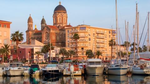 Pour une location saisonnière, mieux vaut investir à proximité des plages. 