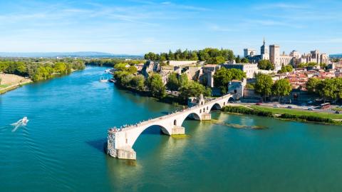 Vue sur le pont d'Avignon.