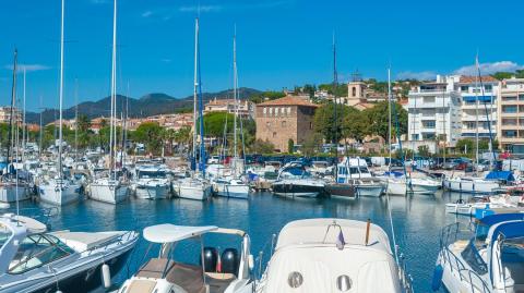 Sainte-Maxime fait partie des villes les plus prisées de la baie de Saint-Tropez. © Juergen Wackenhut - Shutterstock