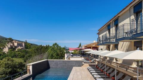 Hôtel Sainte-Victoire vue sur la piscine