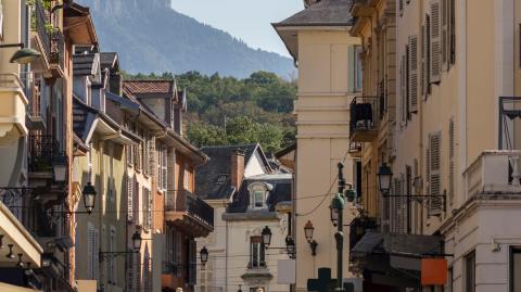 Les Anneciens et les acquéreurs issus des grandes métropoles sont arrivés en force sur le marché d'Aix-les-Bains depuis plusieurs mois. © Feta-Photo - Shutterstock