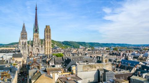 Capitale historique et administrative de la Normandie, Rouen en est aussi le moteur économique. 