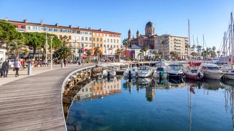 A Saint-Raphaël, les prix sont tellement élevés que les acquéreurs doivent revoir leurs critères à la baisse. © Olesya Kuznetsova - Shutterstock