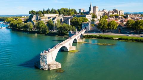 L'hypercentre historique d'Avignon demeure un secteur très recherché. © saiko3p - Shutterstock