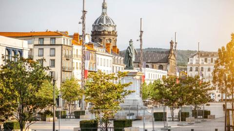 Le marché immobilier Clermontois semble se stabiliser, après 2 ans de frénésie et des prix qui ont fortement augmenté. © RossHelen - Shutterstock