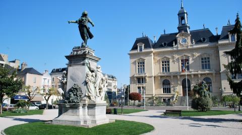 Tarbes est le cœur de la communauté d'agglomération Tarbes-Lourdes-Pyrénées. 