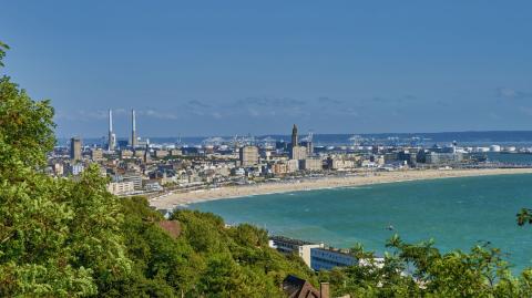 Sainte-Adresse est une cité balnéaire cossue à quelques encablures du centre-ville du Havre. 