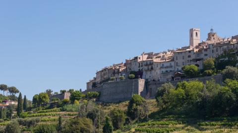 Vence est une ville dont le succès s'accroit et dont les prix augmentent. © Salvador Aznar - Shutterstock