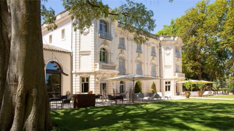 Domaine de Bar et sa terrasse extérieure