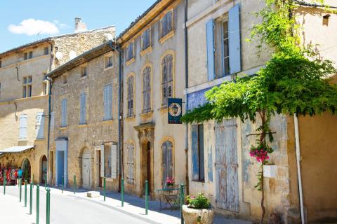 Près du centre historique, les maisons de ville et grands appartements sont très prisés.