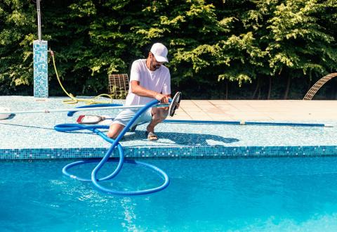 Le guide à l’attention des propriétaires de piscines. © Sladic - Getty Images