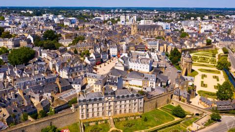 Vannes fait partie des zones reclassées zone tendue en octobre 2023. © JackF - Adobe Stock