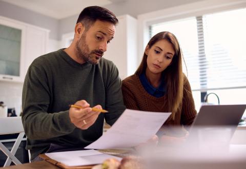 En utilisant un comparateur en ligne, vous pourrez trouver la meilleure assurance selon votre profil. © Drazen Zigic – Getty Images