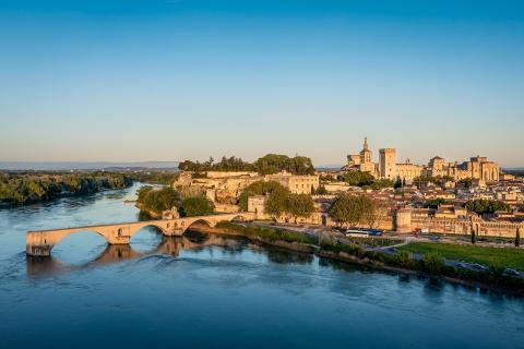 La ville d'Avignon, en vue aérienne