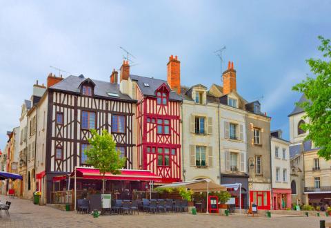 Investir dans une métropole comme Orléans limite le risque de vacance locative. © walencienne – Getty Images
