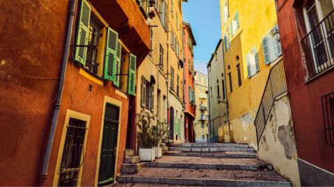 L'une des annonces de location les plus chères de 2024 concernait une maison niçoise de 255 m² louée 100 000 € par mois. © Michal Krakowiak - Getty images