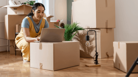 Plusieurs leviers vous permettent de réaliser des économies lors de votre déménagement par des professionnels. © Maca and Naca - Getty images