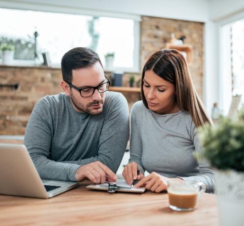 Taxe foncière : vous avez encore quelques jours pour opter pour un prélèvement mensuel. © nortonrsx - Getty Images