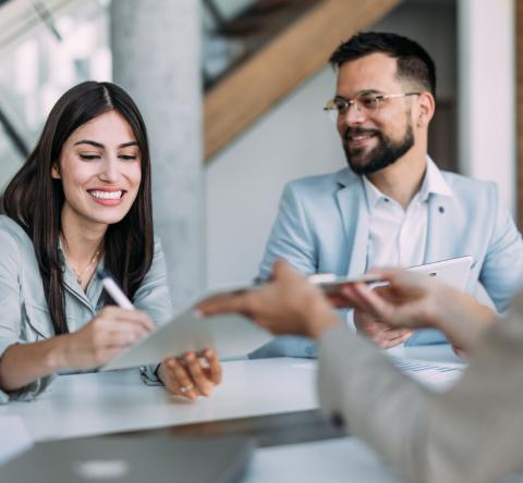 Déduire son assurance emprunteur de ses revenus fonciers : mode d’emploi. © TrixiePhoto - Getty Images